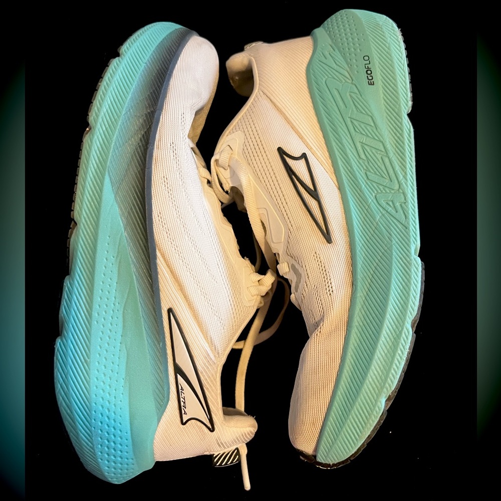 Altra Fwd Via running shoe